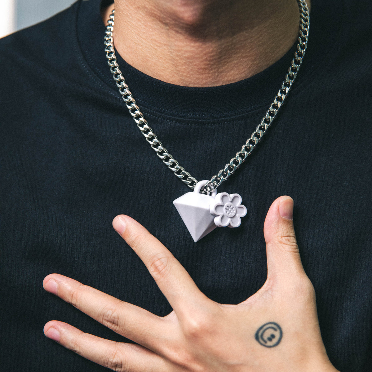 WTP "DIAMOND BLOOM" NECKLACE | OFF WHITE